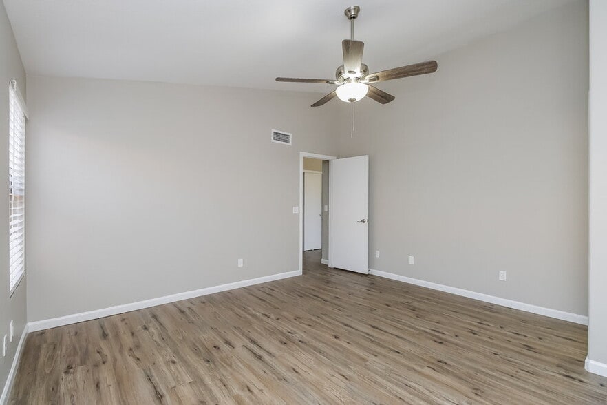 Building Photo - 2267 E Arabian Dr