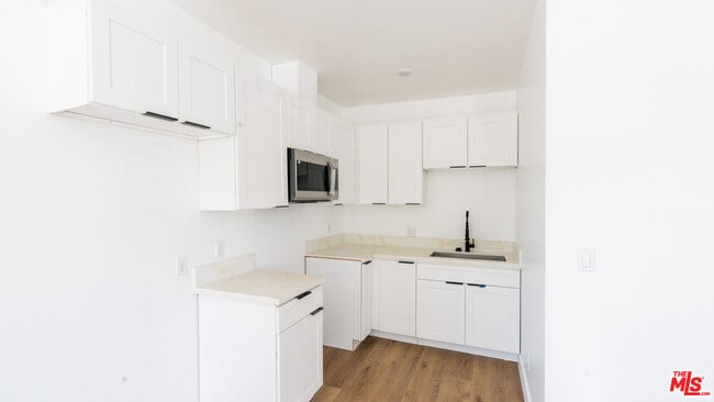 Building Photo - 153 W 51st St