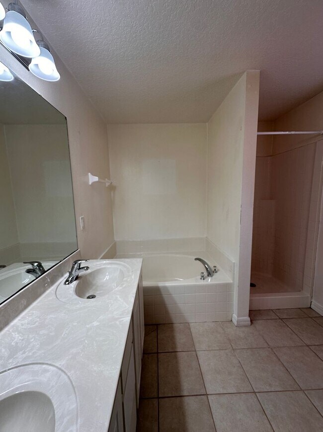 Building Photo - Palm Coast Charm