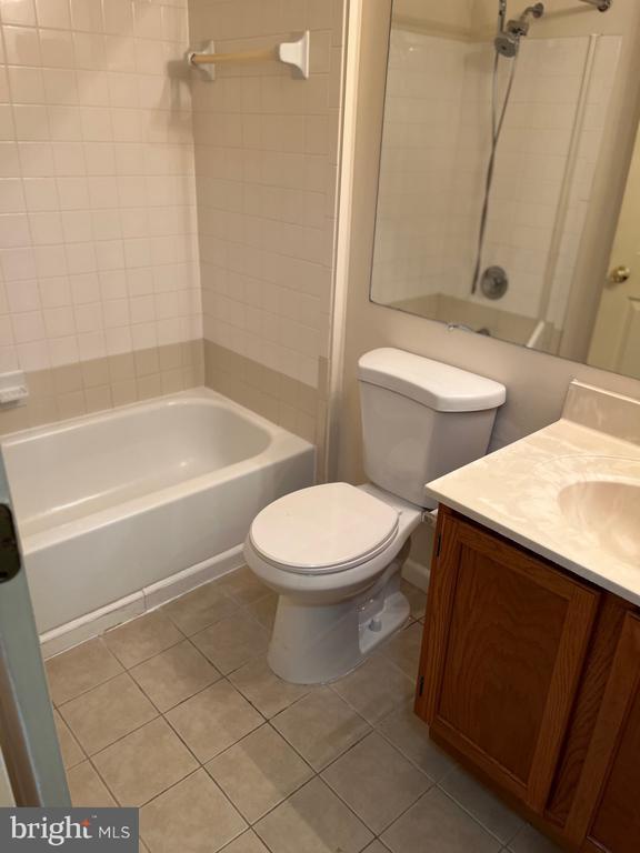 Building Photo - 33 Hiddencreek Ct