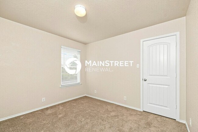 Building Photo - 4 Bedroom Pet-Friendly Home in San Antonio, TX with Main Street Renewal