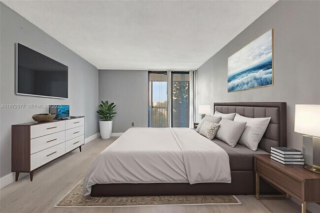 Building Photo - 20100 W Country Club Dr