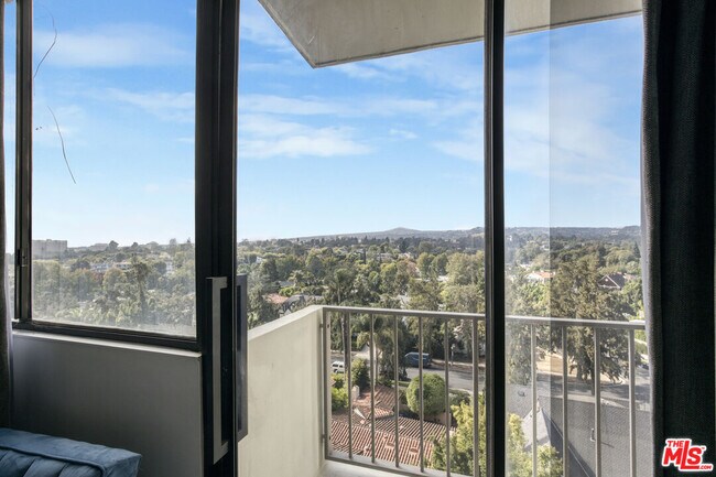 Building Photo - 10433 Wilshire Blvd