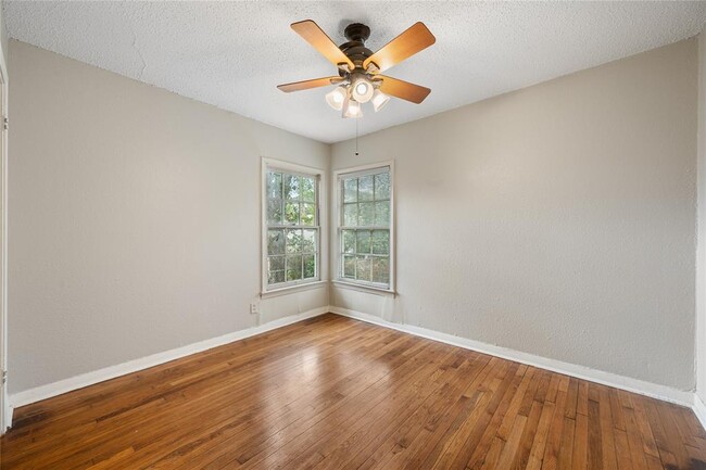 Building Photo - 2639 W 45th St