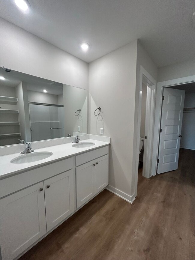Building Photo - Spacious 4-Bedroom Home in Fayetteville