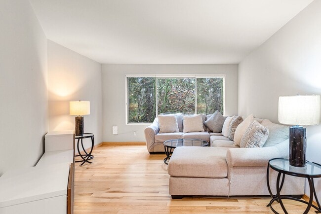 Building Photo - Beautiful 3BR Home in Forbes Lake – North Rose Hill, Kirkland