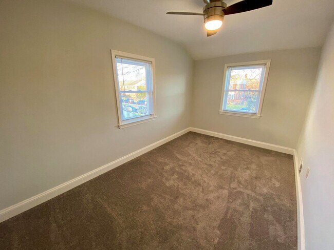 Building Photo - Charming 3 Bedroom/1.5 Bathroom Townhome in Dundalk, MD!