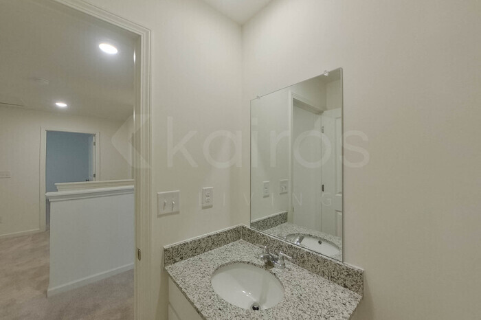 Building Photo - 109 Flat Rock Ml Trl
