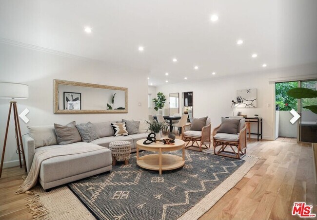 Primary Photo - 960 Larrabee St