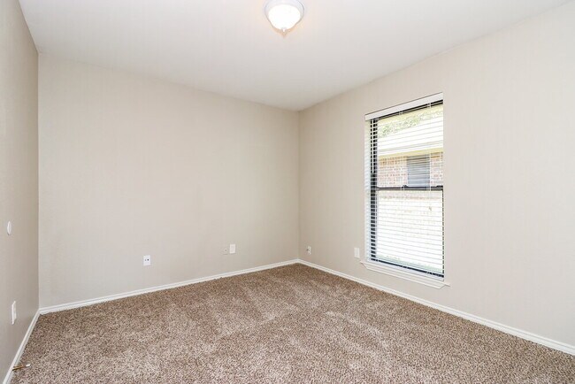 Building Photo - 3816 Ashley Ln