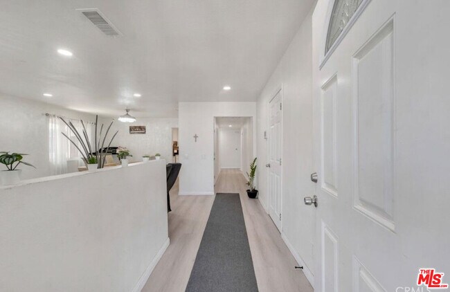 Building Photo - 7701 Baird Ave