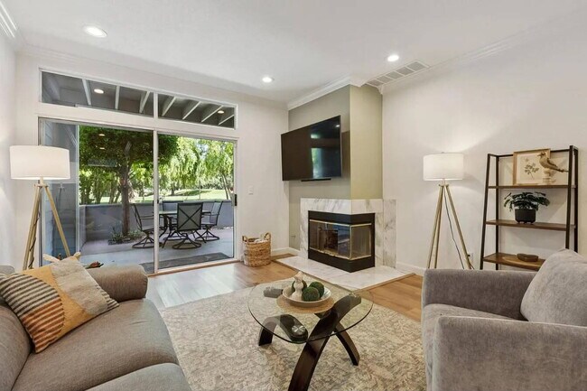 Building Photo - Stylish Golf Course Condo in North San Jose