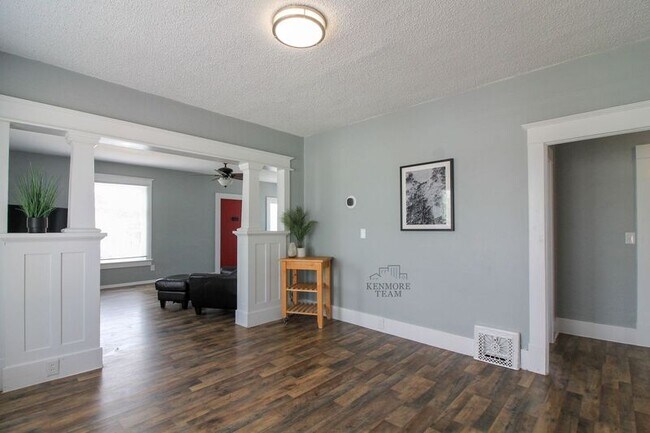 Building Photo - 310 N 2nd Ave