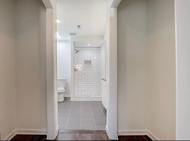 Building Photo - Bright 3-Bed, 2.5-Bath Gem Next to Patters...