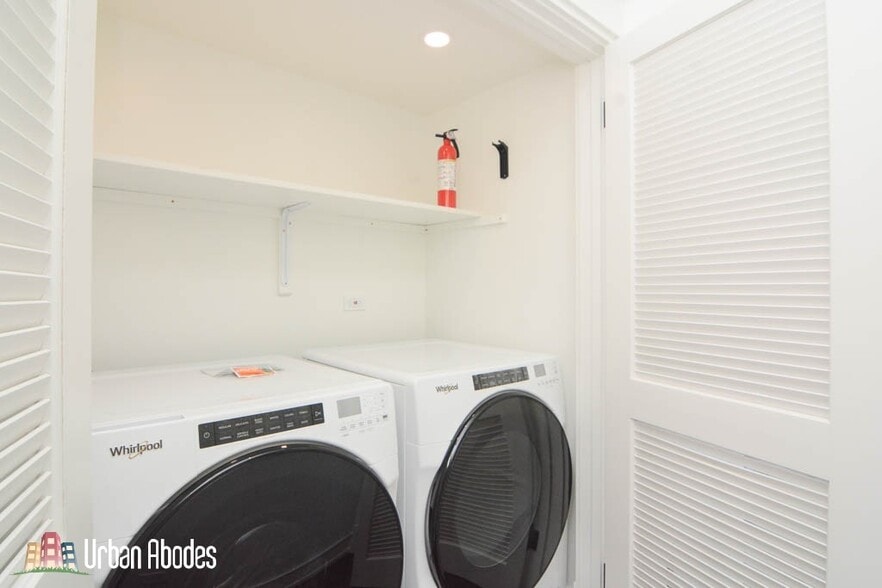 Building Photo - 3455 N Hoyne Ave