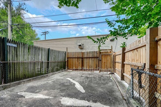 Building Photo - 425 N Highland Ave