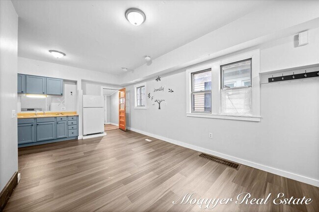 Building Photo - 921 4th St NW