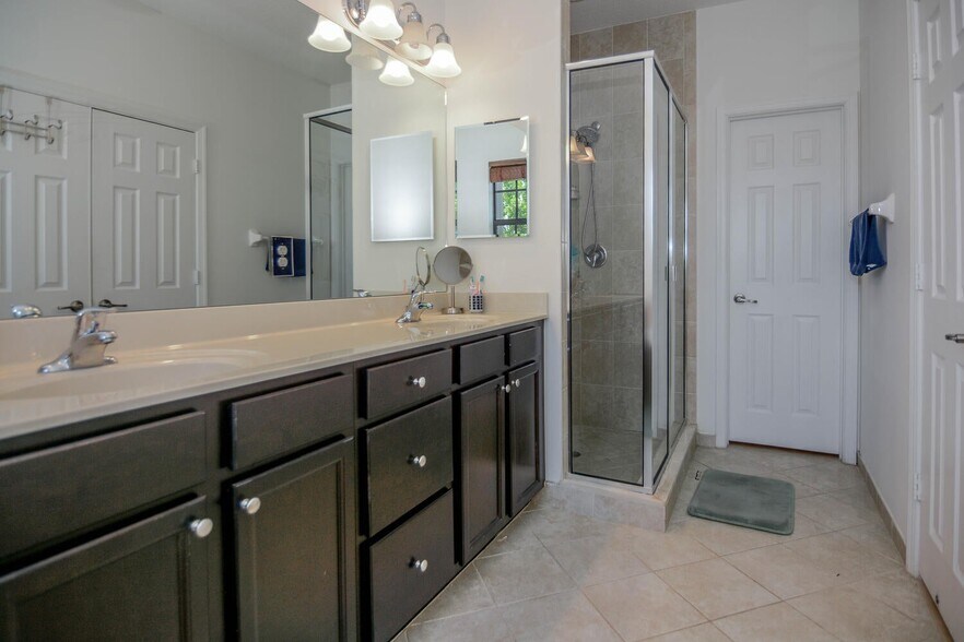 Building Photo - 10373 Wellington Parc Dr