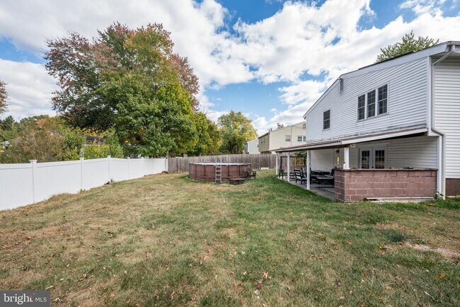 Building Photo - 325 Juniper Dr
