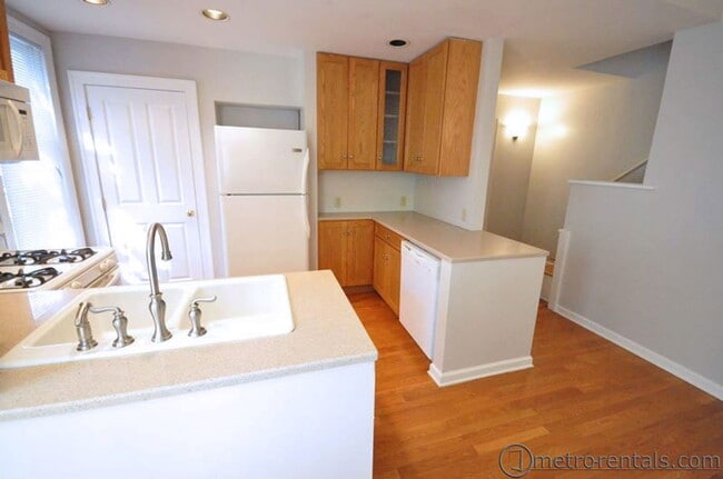 Building Photo - 1237 Indianola Ave