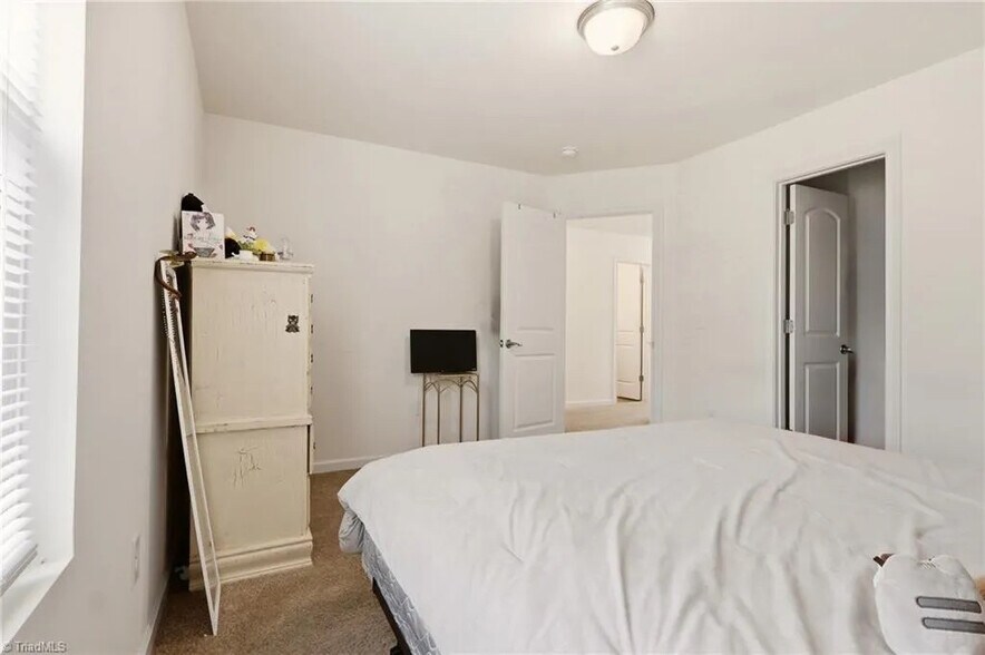 Building Photo - Room in House on Ransom Trace Ct