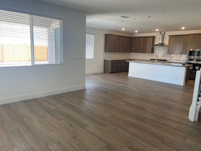 Building Photo - Solar Lennar 4 Bedroom Home on a Large Lot