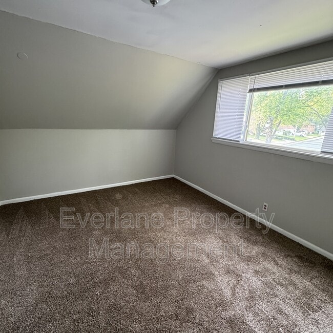 Building Photo - 4030 N Catherwood Ave