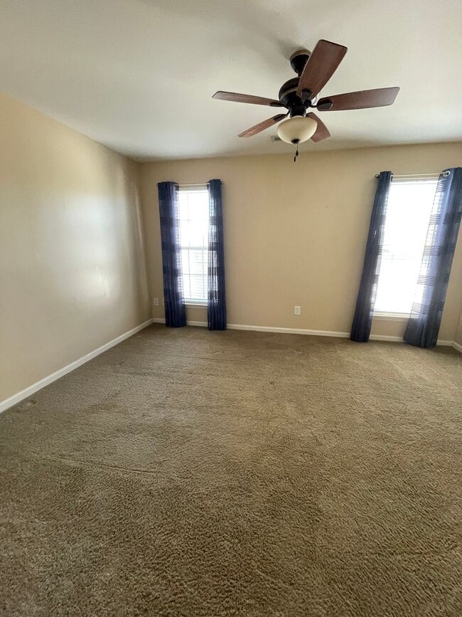 Building Photo - Hadley Commons 2 Bedroom 2.5 Bath Townhome Minutes from Bridgeway Station !!