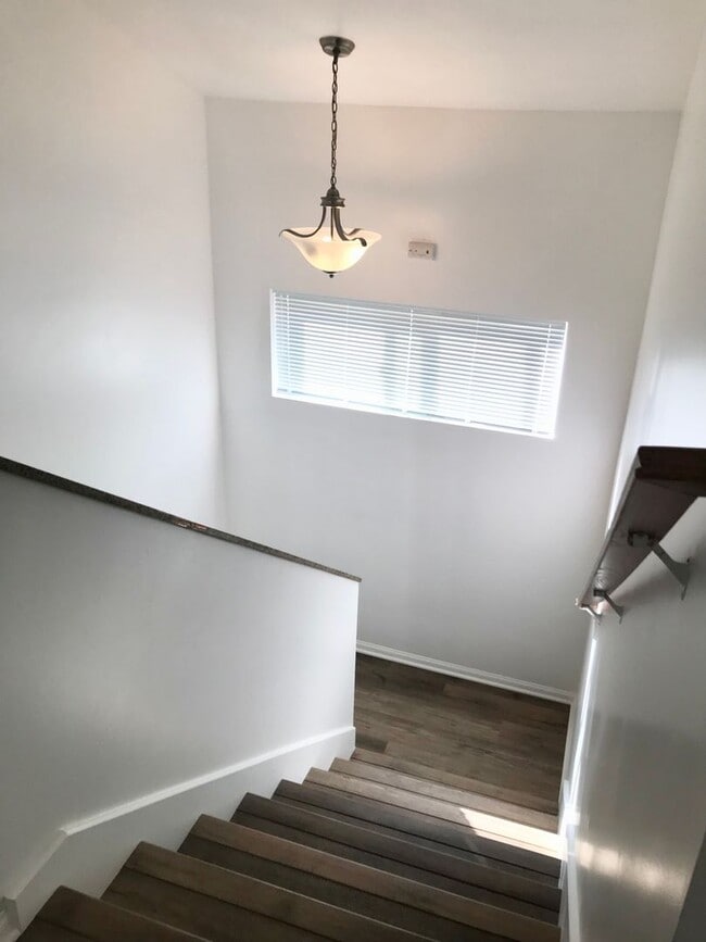 Building Photo - Beautilful Corner Unit Multi-Level Townhou...