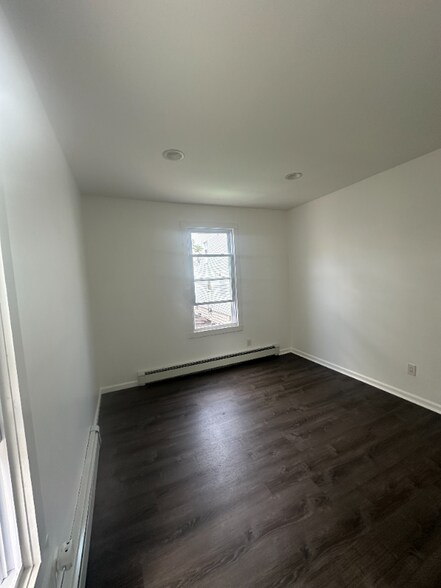 Building Photo - 41 Hinsdale Pl