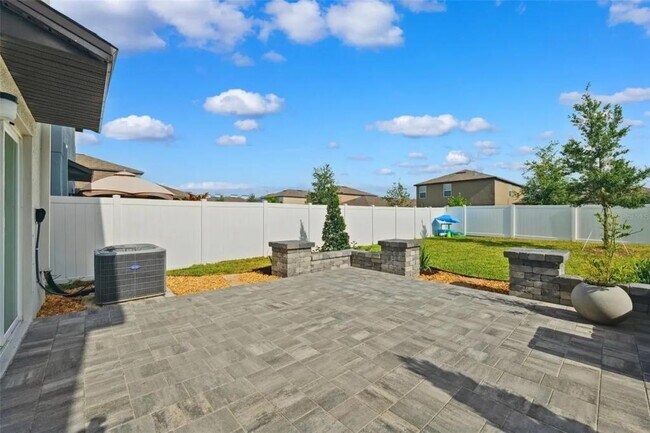 Building Photo - 10345 Shady Preserve Dr