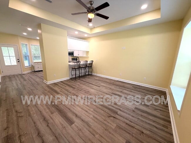Building Photo - 326 Golf View Dr
