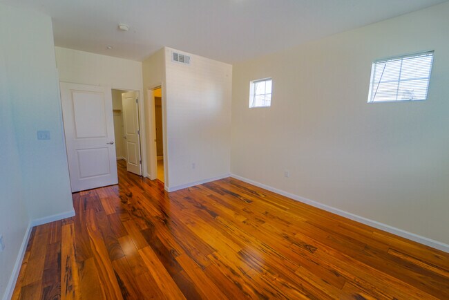 Building Photo - 1702 Northshore Dr