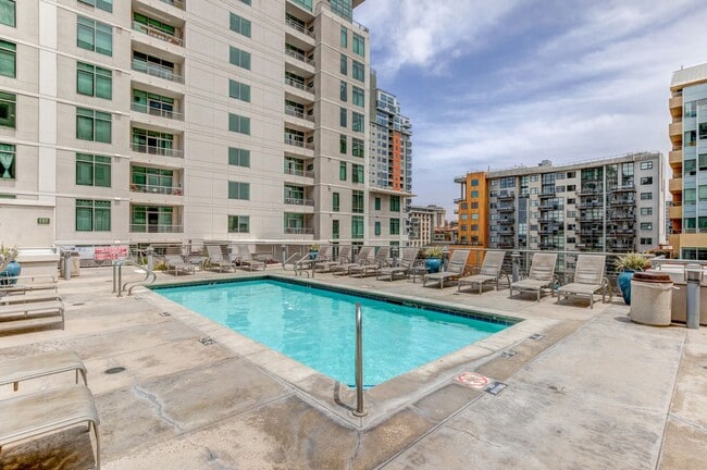 Building Photo - Condo - Heart of Downtown San Diego