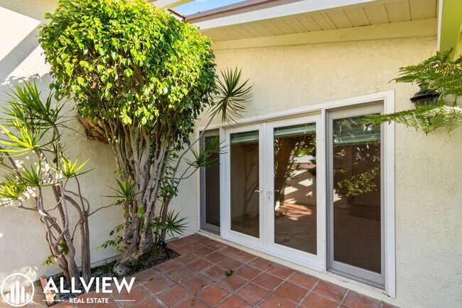 Building Photo - 3 Bedroom, 2 Bath Home Available In Jasmin...