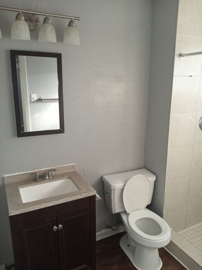 Building Photo - Brookview Duplex 6800