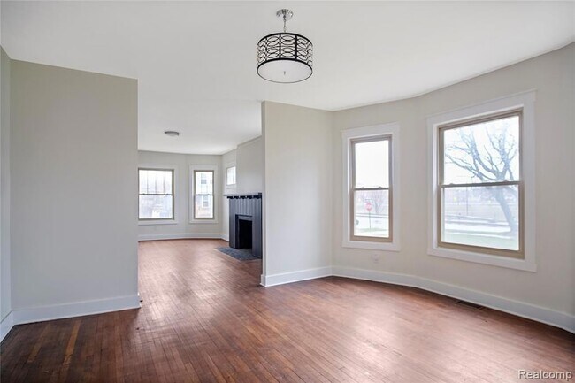 Building Photo - 900 Hazelwood St