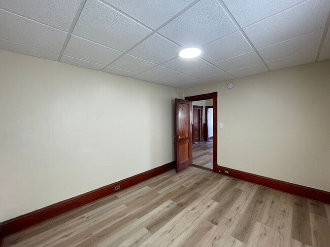 Building Photo - 68 Laval St
