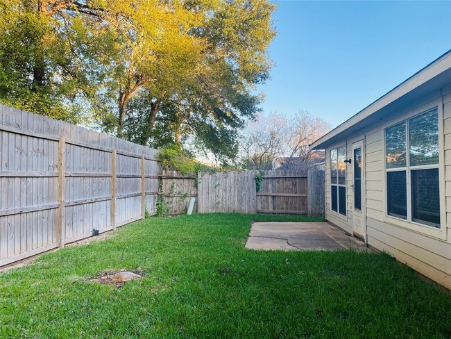 Building Photo - 5747 Wandering Creek Dr