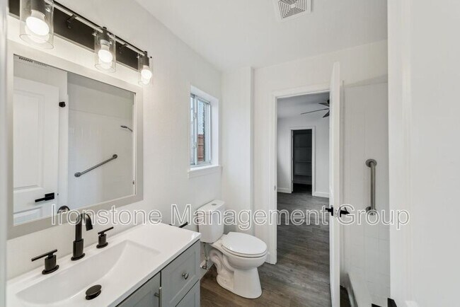 Building Photo - 4525 E 31st St