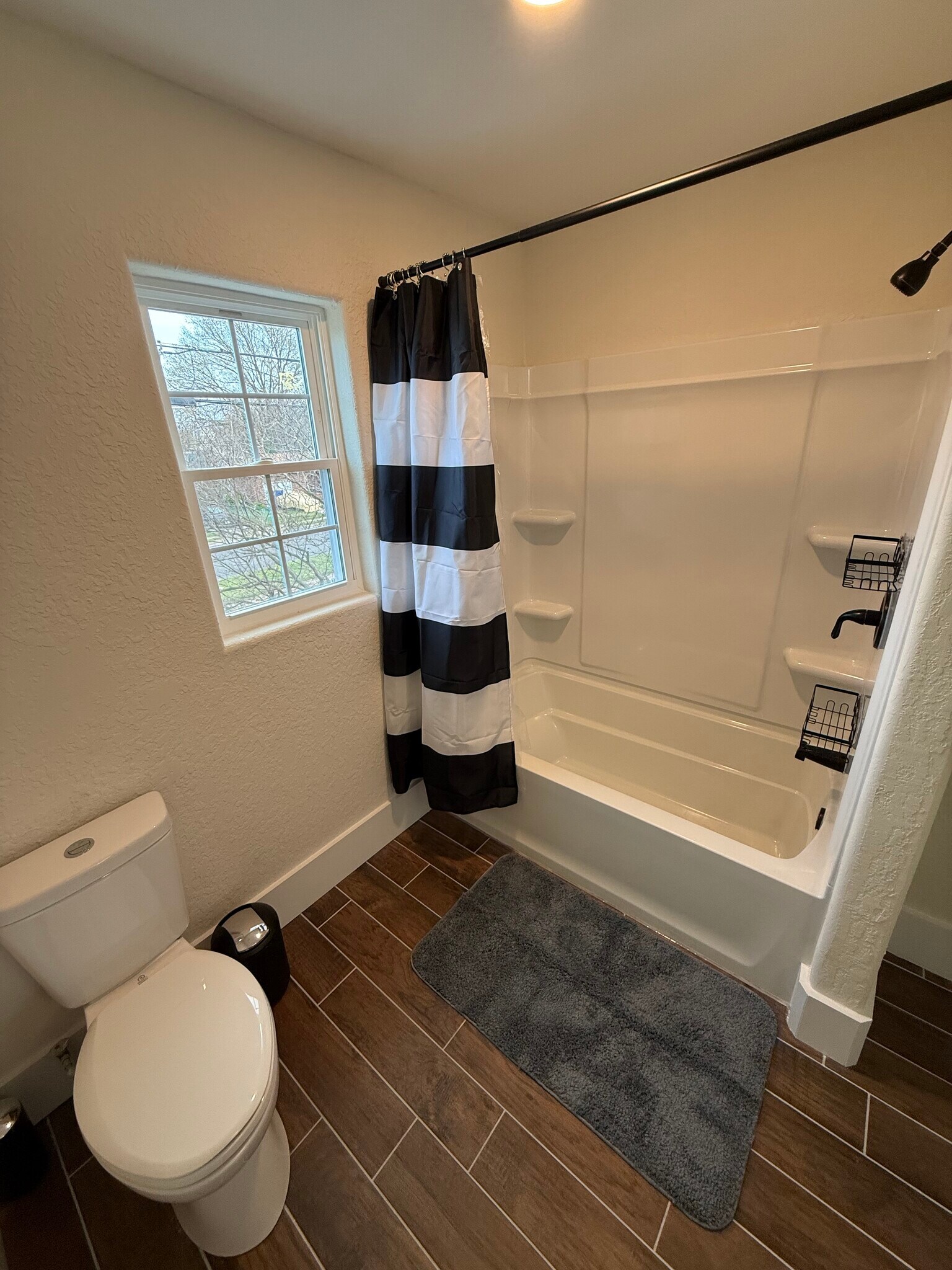 Building Photo - 2000 Effingham St