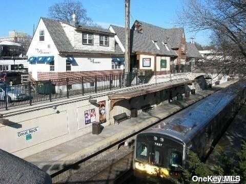 Building Photo - 7 Bond St