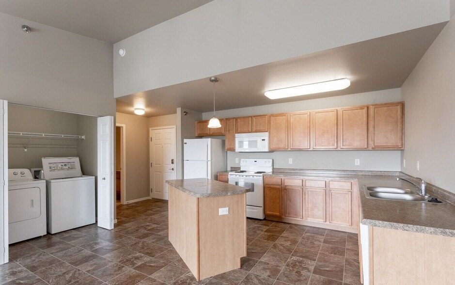 Building Photo - Willow Brooke Lodge Apartments