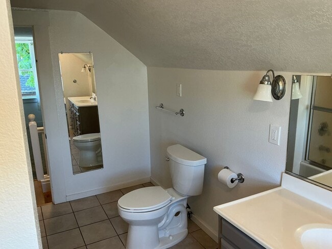 Building Photo - Beautiful 4 Bedroom 2 Bath Home in Old Tow...