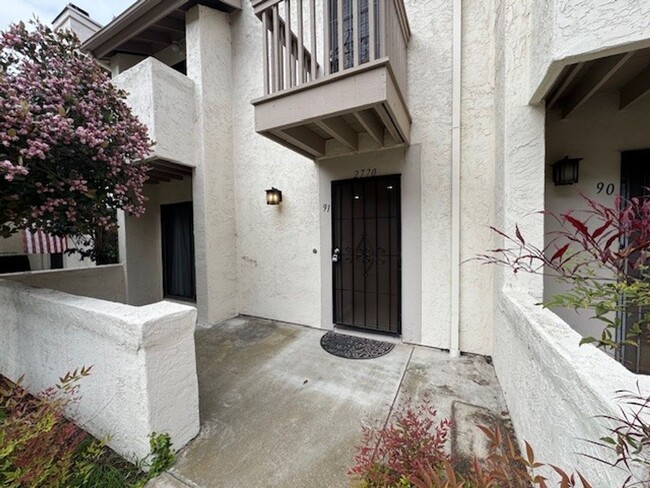 Building Photo - Spacious Tri Level 2Bed 2Bath Condo in Bay Ho