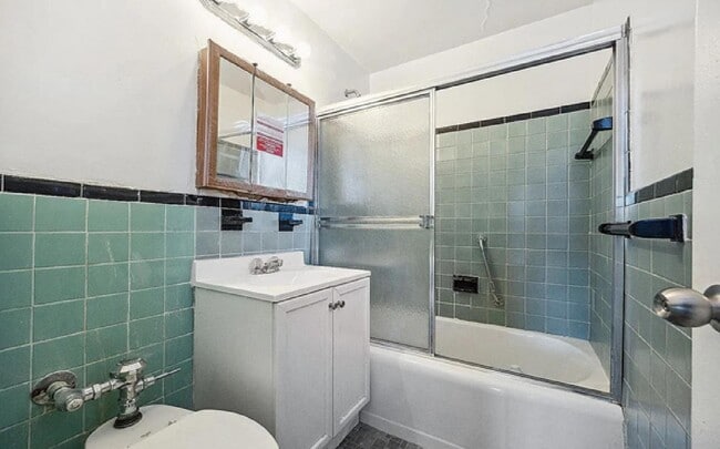 Building Photo - 3131 Grand Concourse