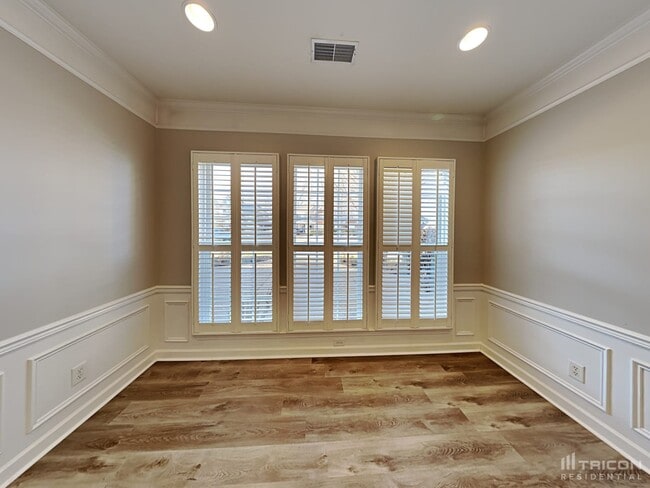 Building Photo - 1514 Red Oak Dr