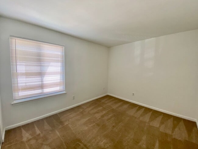 Building Photo - Spacious Condo One Mile to the Beach! One Living Level - Pet Friendly - Private Patio - Ready 05-...