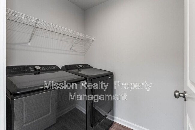 Building Photo - 5535 Wenrich Dr