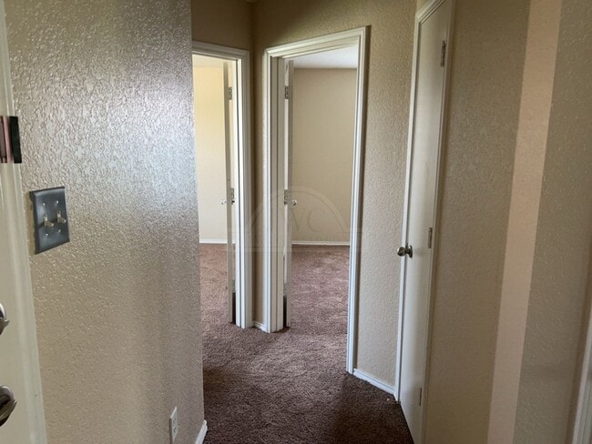 Building Photo - 3308 Lakecrest Dr